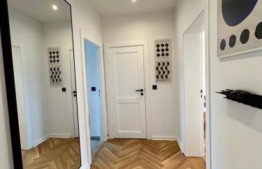 Exklusives City Apartment - Balkon - 24h Check-in - Foto 8