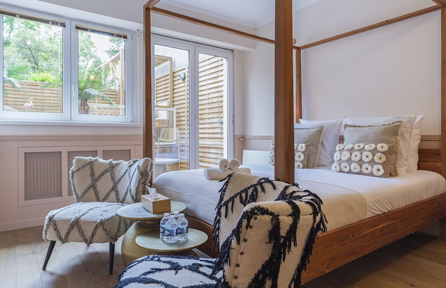 Rose & Garden - Eiffel Tower - Photo 1