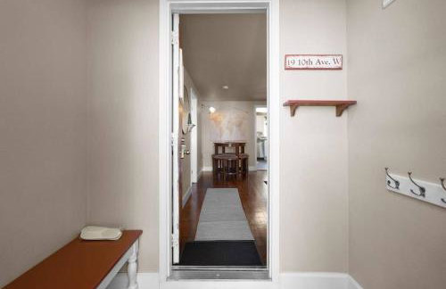 Charming and Cozy Private Home Walking Distance to Downtown - Foto 39