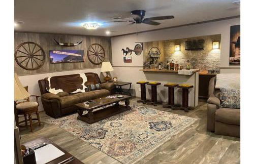 StockYards! Walk 3 Blocks-Ranch House sleeps 8 - Foto 1