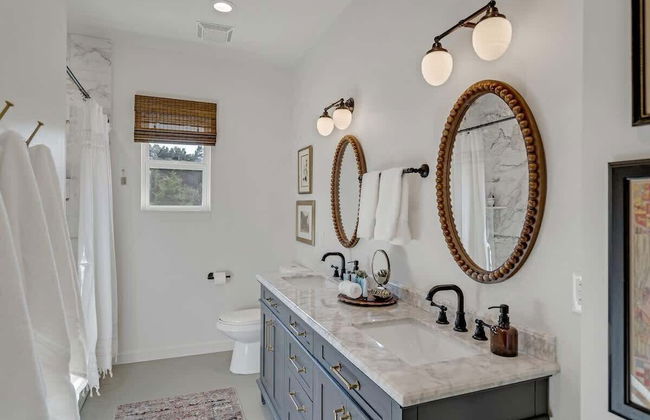 Gorgeous Home With Hot Tub 5min From the River - Foto 21