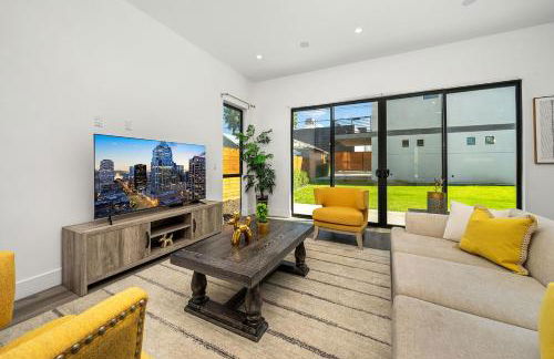 5BR Gorgeous Melrose Villa with Parking - Foto 1