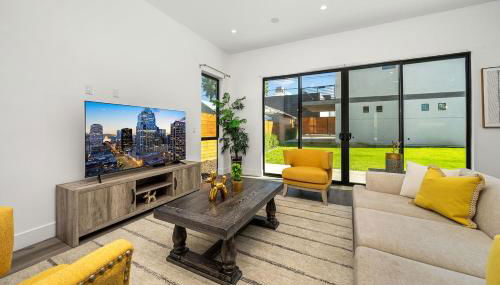 5BR Gorgeous Melrose Villa with Parking - Foto 1