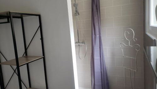 Maisonnette au coeur du circuit des 24h du Mans - Foto 2, Shower