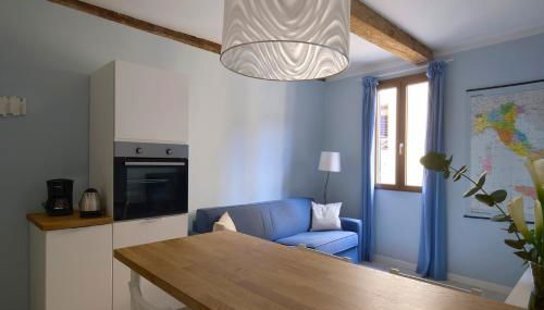 Panicale Blue Historic 1BR Stay Near Medici Chapels & Mercato Centrale - Foto 3, stove