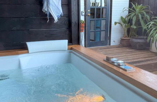 The Cabana Luxury Award Winning Tiny Home with Hot Tub and Private Garden 2 mins Walk to Ryde Beach - Photo 33