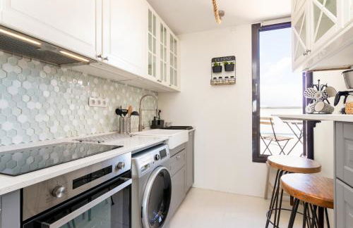 Fee4Me: First Line Luxury Apartment - Photo 14