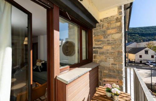 El Nido del Pirineo Estilo y Calidez en Villanúa - Foto 17