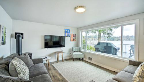 Lakefront Bremerton Vacation Rental with Deck! - Foto 3