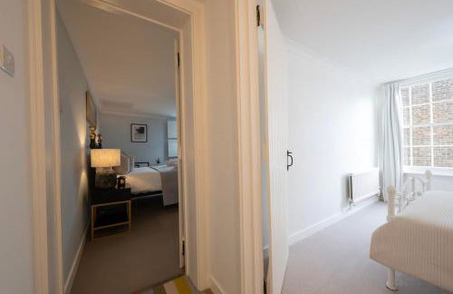 Charming 3BR Cottage Sleeps 8 - 15 Mins to Centre - Foto 25