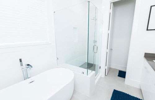 Beautifully Decorated, Modern Downtown Houston Home - Photo 20