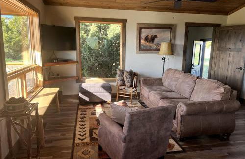 Charming Cabin with Mountain Views Near Madison River in Ennis, Montana - Foto 6