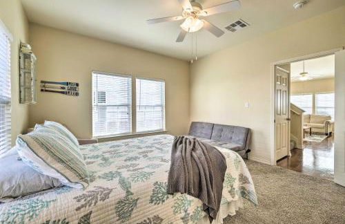 Walk to Lake Family Gem with Pool Access in Afton - Foto 13