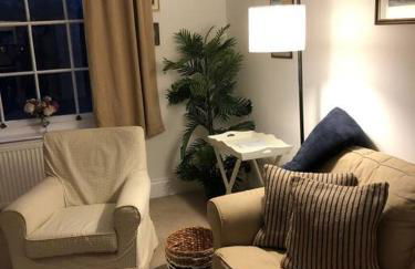 Beautiful riverfront cosy one bedroom apartment - Photo 17