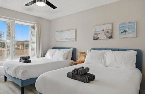 4BD Tropical Pool Oasis with a Game Room - Photo 31