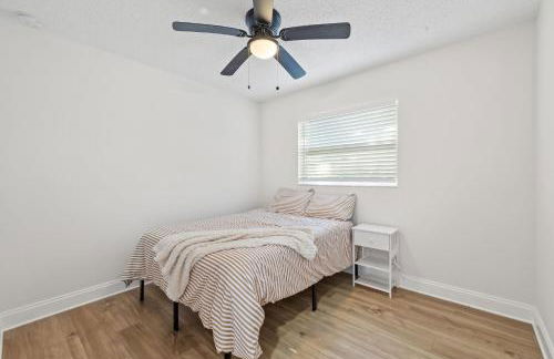 Sunny Palmetto Oasis: 4br Home With Private Pool 4 Bedroom Home by RedAwning - Photo 98