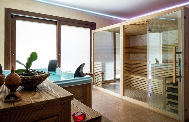 Gorgeous Holiday Home with Hot Tub, Whirlpool, Pool, Garden - Foto 16