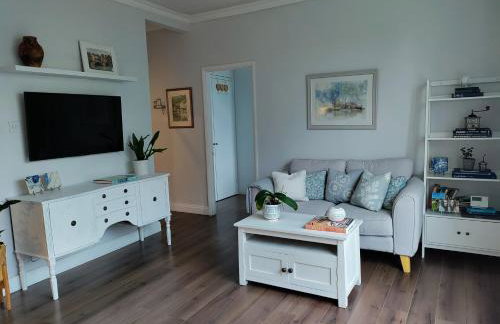 Sunny Riverside Victorian Flat - Foto 6