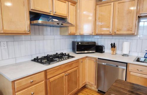 Nestled Away- Comfortable 3BDRM, Central Location - Foto 11