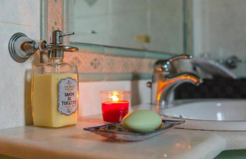 Dana's Luxury Maisonette - Photo 21