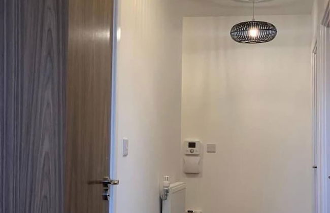 Stunning 2-bed Apartment in Grays - Photo 46