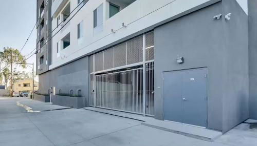 Luxury Living in N Park, 2BR, King Beds, Parking - Foto 2