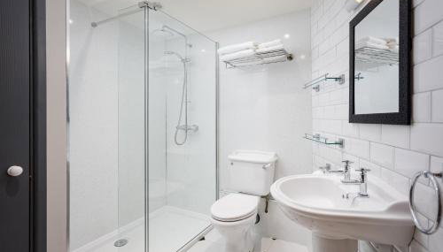 The Roundhouse - Photo 5, towels, Shower