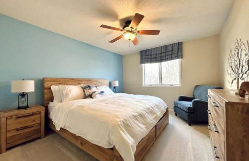 Immerse in Luxury Grand 5BR Lakefront Haven Views - Foto 25