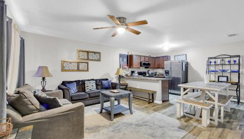 Queens Hidden Gem with Game Room 5 beds sleeps 9 - Foto 1