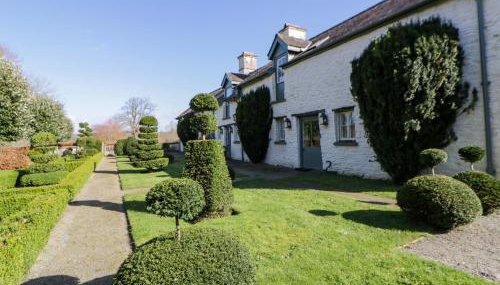 North Cottage - Photo 2