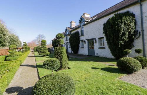 North Cottage - Photo 2