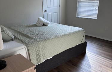 Perfect 4Bd with King Bed Vacation Home - Photo 10