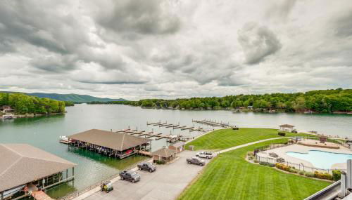 Lakefront Huddleston Condo with Community Pool - Foto 3