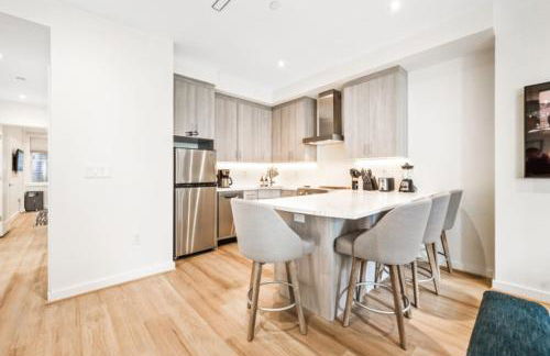 Sleeps 12 Downtown Entire home with rooftop - Foto 52