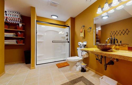 Pool and Beach Access! Lake Arrowhead Hideaway - Foto 23