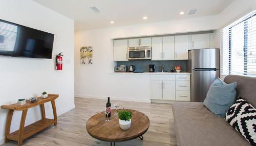 Sunny 1 Bedroom in the Heart of Venice Beach - #3 - Photo 5