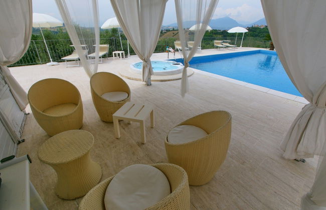 Villa with Salt Water & Heated Pool & Hot Tub near sea - Foto 16