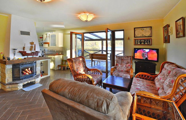 Holiday House by the Lake With a Fireplace - Photo 31