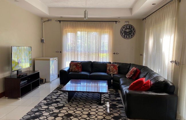 Luxurious 4 bed With Pool in Helensvale - 2255 - Foto 20