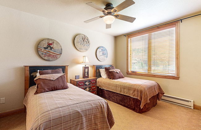 Torian Plum Condominiums - Foto 29