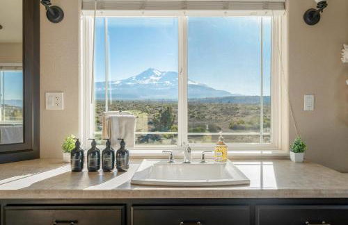 Luxury Shasta Vista Retreat & Basecamp - Sauna & Jacuzzi - Foto 32