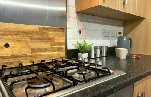 Eskdale Townhouse- Spacious 4BR ,Crawley, Free Wifi, Parking, fully equipped, contractor friendly, temporary relocations welcome, near Gatwick Airport - Foto 39