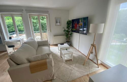 Stilvolles Apartment mit Balkon, Küche & Parkplatz - Waldstetten Zentrum - Foto 13