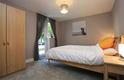 LIKONI 3 by BOURNECOAST - A Modern Apartment with SEA VIEWS, Patio and Parking - FM6193 - Foto 14