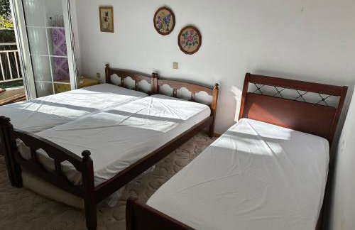 Angela House - Photo 42