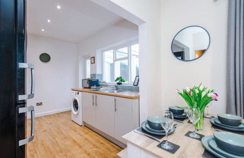 3BR Home Sleeps 6 Perfect for Short and Long Term Stays - Foto 21