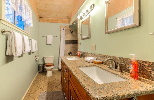 Aunt Ginnys River View - Photo 25