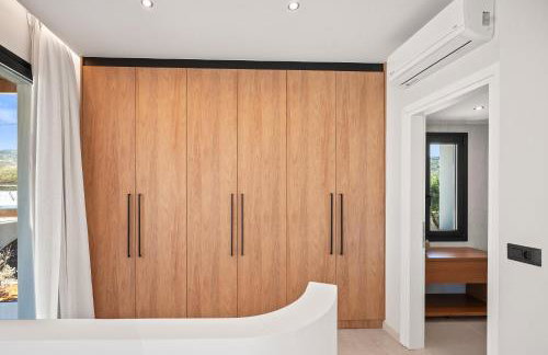Villa Anassa - Luxurious 4-Bedroom Villa with Private Pool by Temma Villas - Photo 120