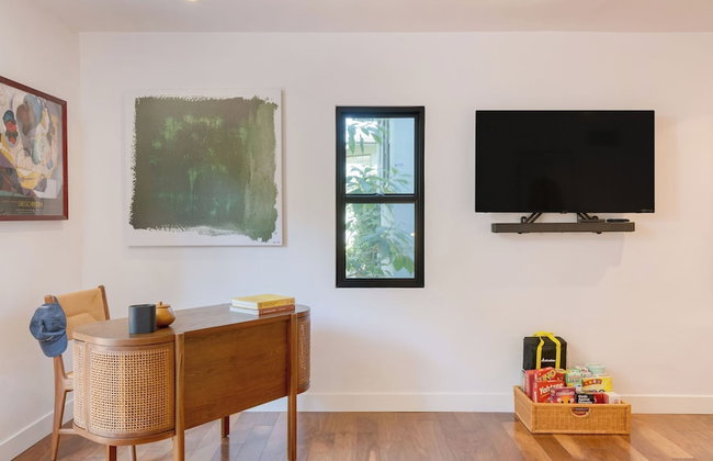 Silver Screen by Avantstay Luxe Backyard Escape - Photo 56