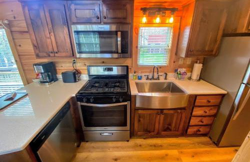 B2 NEW Awesome Tiny Home with AC Mountain Views Minutes to Skiing Hiking Attractions - Foto 29